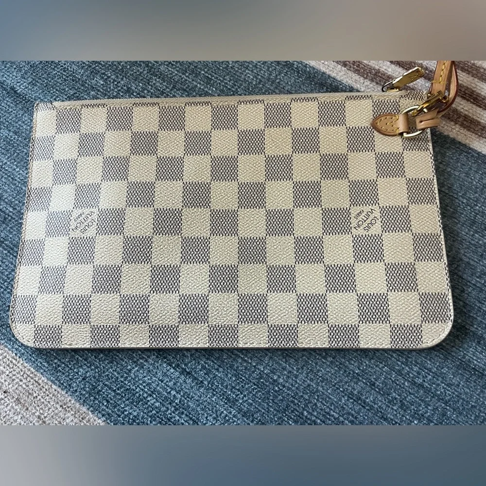 Louis Vuitton Damier Azur Pochette Accessoires 9.5x6 wristlet - Picture 2 of 10